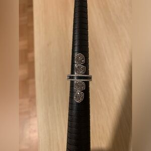 NWOT ELONGATED SPARKLY COSTUME RING